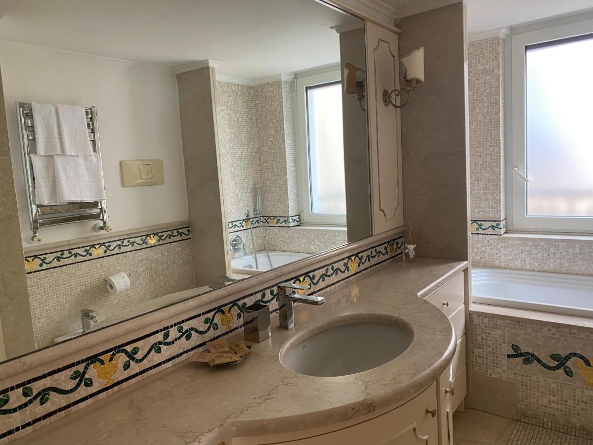 “La Pinta” Elegante Appartamento Al Vomero Naples Extérieur photo